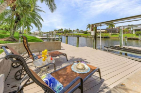 Spacious 3 Bed 2 Bath Pool home with Boat Lift